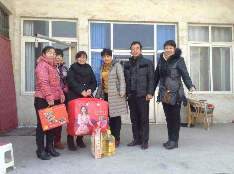 我公司領導慰問公司特困員